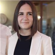 Insegnante aiuto compiti e ripetizioni in materie umanistiche